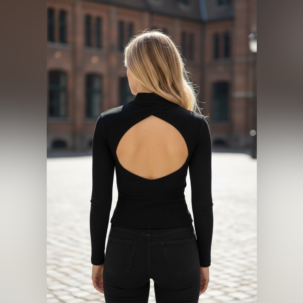 FOREVER 21 black mock turtleneck, size medium